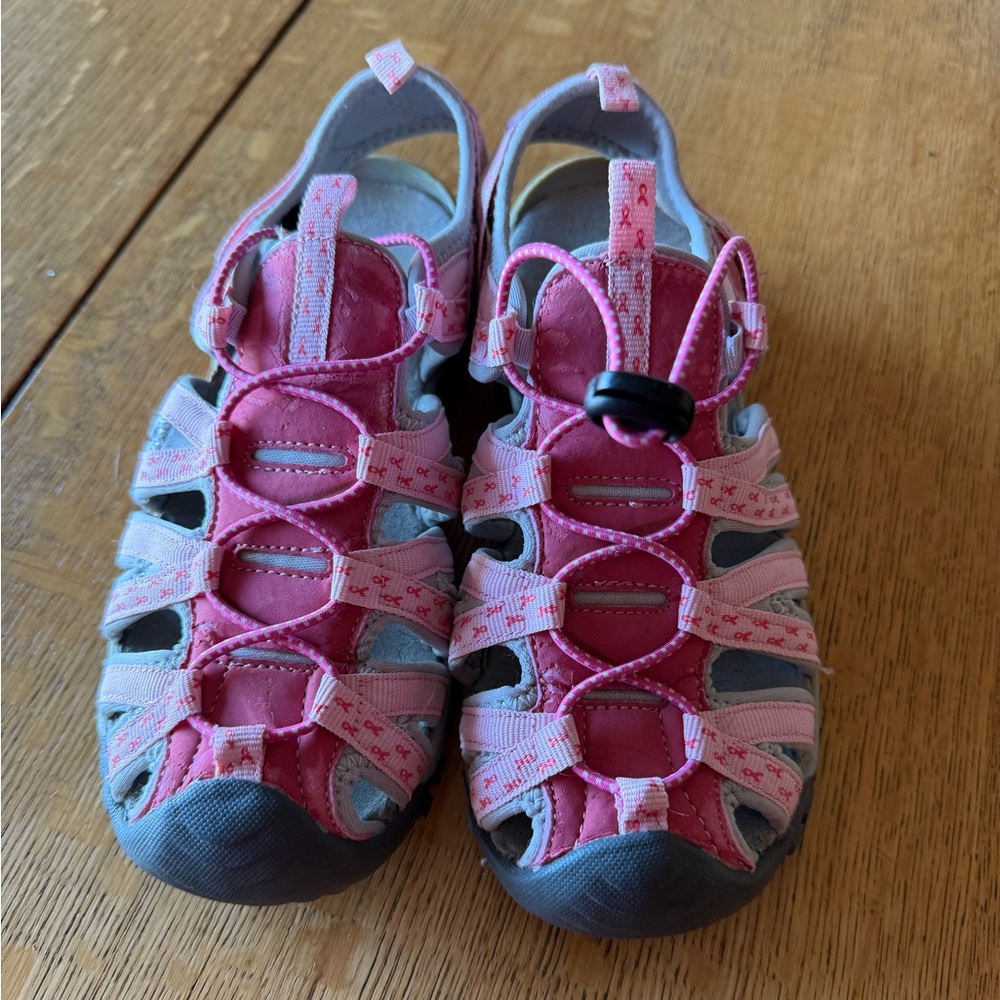 Women’s size 6.5 pink shoes